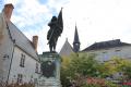 Statue de Ste Jeanne d'Arc devant l'église Ste Catherine de Fierbois